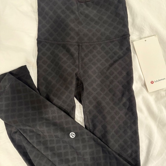 Lululemon Jacquard Diamond Train HR Tight 25" - Picture 2 of 3